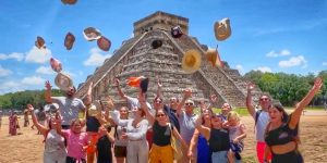 chichen-itza-people